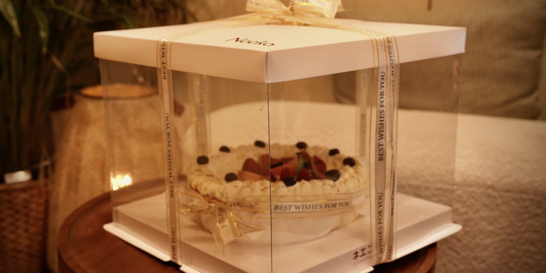 Luxury cake gift packaging with transparent box and Neeko ribbon branding