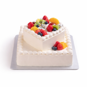 Two-tier strawberry shortcake with fresh cream and berries – Neeko